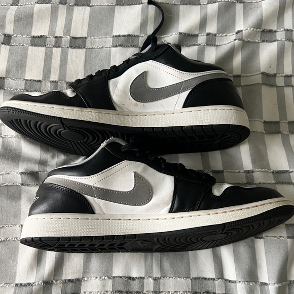 Nike Air Jordan 1 Low Sneakers - Picture 6 of 6